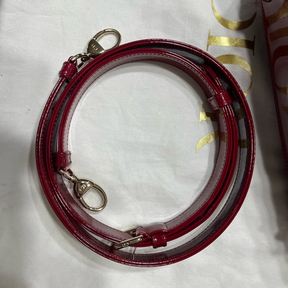 DIOR - Lady Dior medium in red patent - Picture 10 of 13